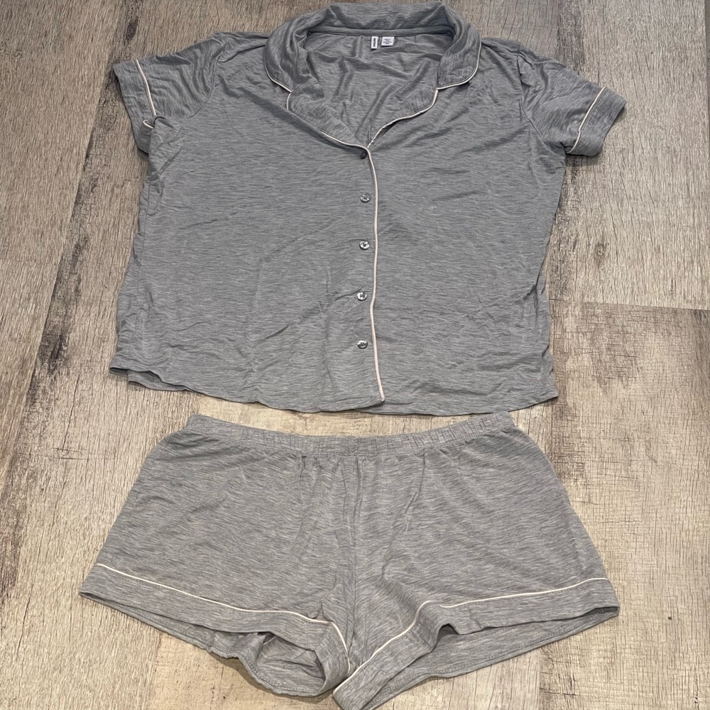 Nordstrom Lingerie Moonlight short pajamas in grey heather size small